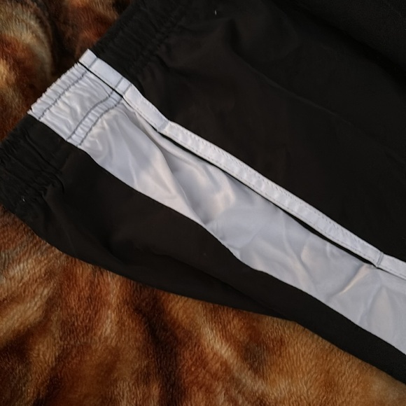 Nike Black Elastic Waist Capris Pants Athletic Activewear White Stripes L 12-14 - Picture 13 of 16